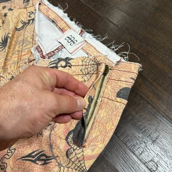 BDG Women's Printed Ruched V-front Flare Jean Low Rise Zip Closure Beige 26 - Picture 5 of 12